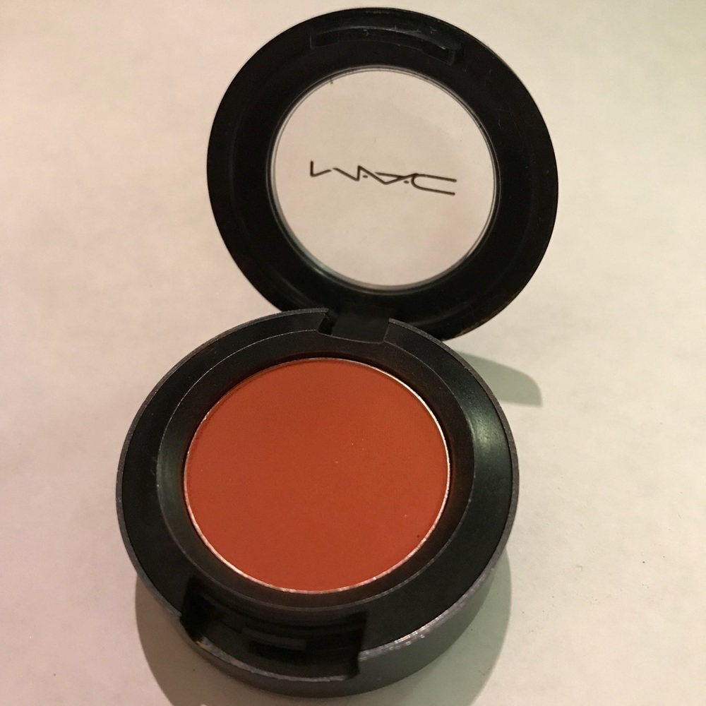 MAC matte Eyeshadow in RED BRICK